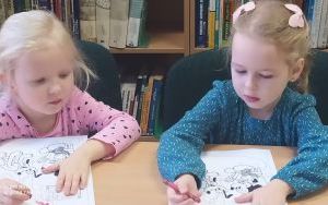 "Dzień Postaci z Bajek" - zajęcia biblioteczne w grupie 5 latków (9)