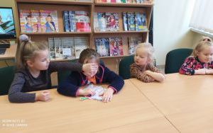 "Dzień Kubusia Puchatka" - zajęcia biblioteczne w grupie 5 latków (7)
