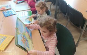 "Dzień Kubusia Puchatka" - zajęcia biblioteczne w grupie 5 latków (2)