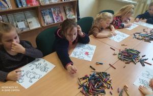 "Dzień Kubusia Puchatka" - zajęcia biblioteczne w grupie 5 latków (1)