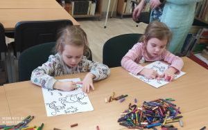 "Dzień Kubusia Puchatka" - zajęcia biblioteczne w grupie 5 latków (5)