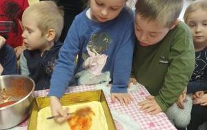 Pieczenie pizzy w grupie 4 latków (6)