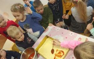 Pieczenie pizzy w grupie 4 latków (12)