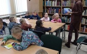Zajęcia biblioteczne w grupie 6 latków (1)