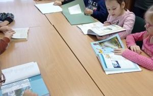 Zajęcia biblioteczne w grupie 6 latków (4)