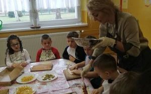 „Międzynarodowy Dzień Pizzy” w grupie 6 latków (1)