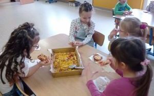 „Międzynarodowy Dzień Pizzy” w grupie 6 latków (3)