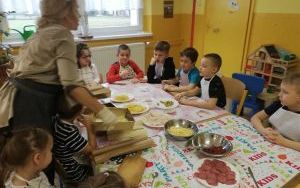 „Międzynarodowy Dzień Pizzy” w grupie 6 latków (7)