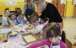 „Międzynarodowy Dzień Pizzy” w grupie 6 latków (12)