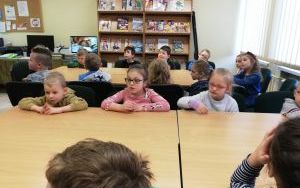 Zajęcia biblioteczne w grupie 6 latków (15)