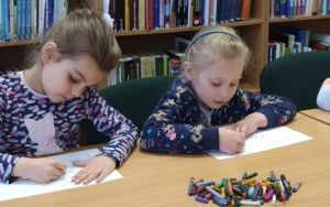 Zajęcia biblioteczne w grupie 5 latków  (4)