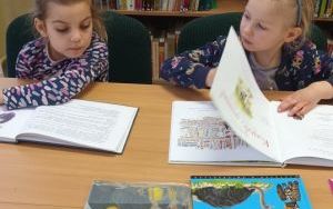 Zajęcia biblioteczne w grupie 5 latków  (5)
