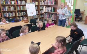 Zajęcia biblioteczne w grupie 5 latków  (9)