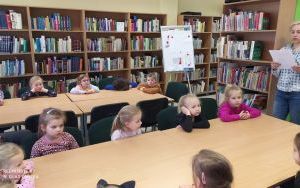Zajęcia biblioteczne w grupie 5 latków  (10)