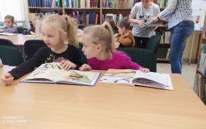 Zajęcia biblioteczne w grupie 5 latków  (11)