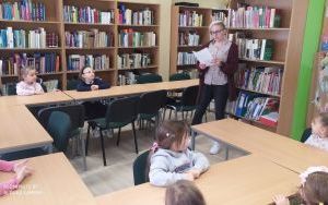 Zajęcia biblioteczne w grupie 5 latków (1)