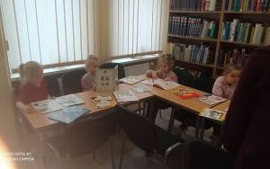 Zajęcia biblioteczne w grupie 5 latków (3)