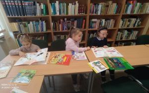 Zajęcia biblioteczne w grupie 5 latków (4)