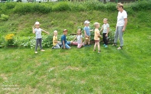 Nasze pierwsze zbiory z przedszkolnego ogrodu (1)