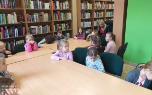 "Pani Jesień " - zajęcia biblioteczne w grupie 6 latków (4)