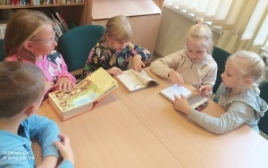 "Pani Jesień " - zajęcia biblioteczne w grupie 6 latków (7)