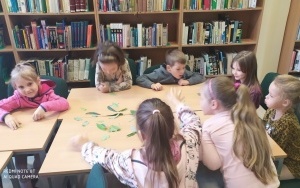 "Pani Jesień " - zajęcia biblioteczne w grupie 6 latków (6)