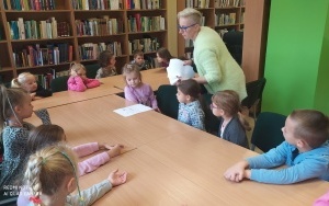 "Pani Jesień " - zajęcia biblioteczne w grupie 6 latków (2)