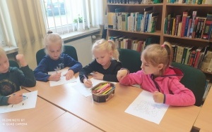 "Pani Jesień " - zajęcia biblioteczne w grupie 6 latków (8)
