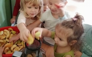 Dzień Jabłka w grupie 3 latków (13)