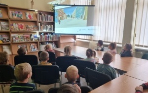 "W krainie baśni" - zajęcia biblioteczne w grupie 5 - 6 latków (11)
