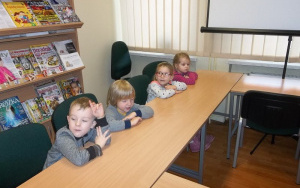 "W wiosce Świętego Mikołaja" - zajęcia biblioteczne grupy 4 - latków