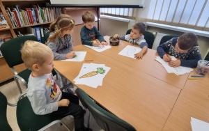 "Warzywa i owoce" - zajęcia biblioteczne w grupie 5 - 6 latków (3)