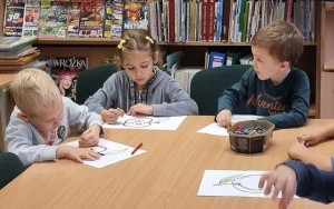"Warzywa i owoce" - zajęcia biblioteczne w grupie 5 - 6 latków (4)