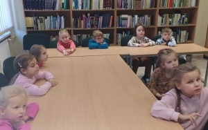"Podróże z kawą i herbatą" - zajęcia biblioteczne w grupie 6 latków (1)
