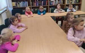 "Podróże z kawą i herbatą" - zajęcia biblioteczne w grupie 6 latków (2)