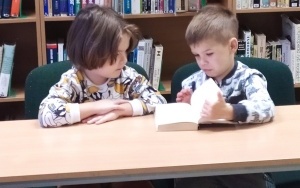 "Podróże z kawą i herbatą" - zajęcia biblioteczne w grupie 6 latków (12)