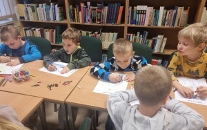 "Królewny i rycerze" - zajęcia biblioteczne w grupie 5 - 6 latków (2)