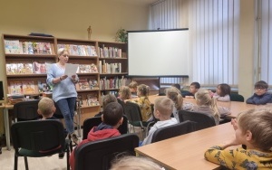 "Królewny i rycerze" - zajęcia biblioteczne w grupie 5 - 6 latków (5)
