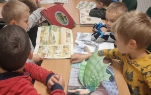 "Królewny i rycerze" - zajęcia biblioteczne w grupie 5 - 6 latków (8)