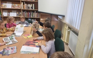"Królewny i rycerze" - zajęcia biblioteczne w grupie 5 - 6 latków (10)