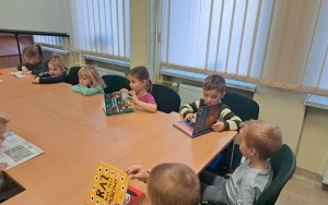 Pierwsza wizyta w bibliotece grupy 3 - 4 latków (1)