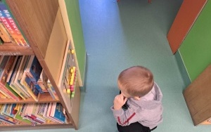Pierwsza wizyta w bibliotece grupy 3 - 4 latków (8)