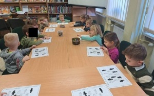 Pierwsza wizyta w bibliotece grupy 3 - 4 latków (12)