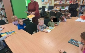Pierwsza wizyta w bibliotece grupy 3 - 4 latków (14)