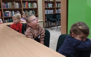  Zajęcia biblioteczne w grupie 6 latków (3)