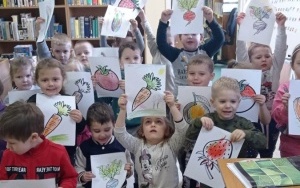 "Zdrowe i kolorowe warzywa i owoce" - zajęcia biblioteczne w grupie 4 - 5 latków (8)