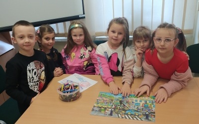 "Międzynarodowy Dzień Puzzli" - zajęcia biblioteczne w grupie 6 latków (19)