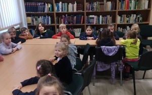 "Międzynarodowy Dzień Puzzli" - zajęcia biblioteczne w grupie 6 latków (2)