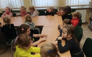 "Międzynarodowy Dzień Puzzli" - zajęcia biblioteczne w grupie 6 latków (4)