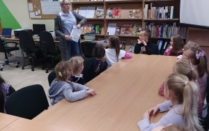 "Międzynarodowy Dzień Puzzli" - zajęcia biblioteczne w grupie 6 latków (5)